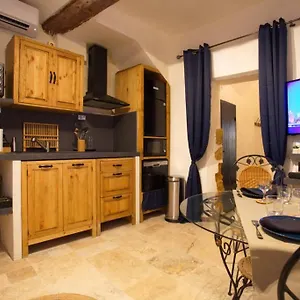https://les-secrets-dalcove-nuitees-romantiques-avec-spa.fr-provencehotel.com