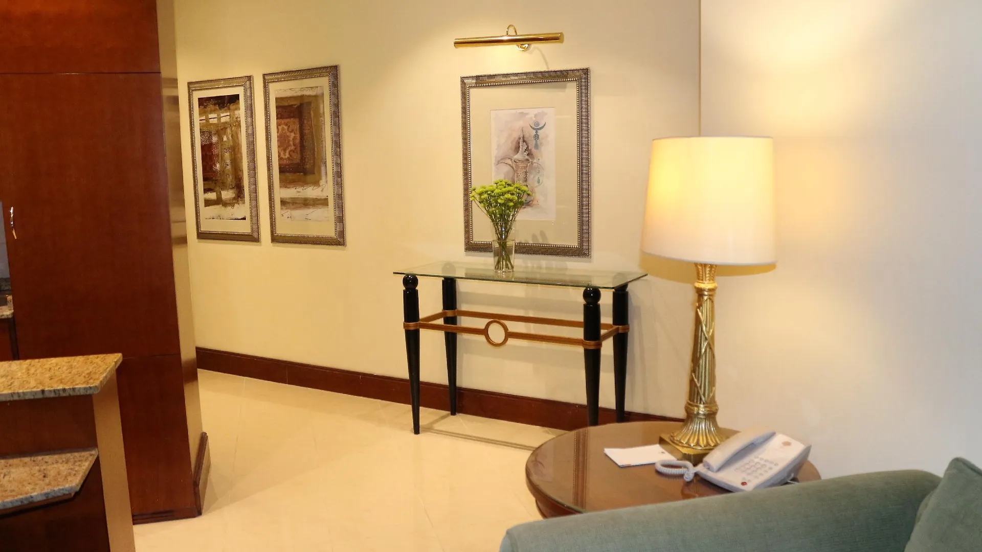 City Seasons Suites Dubai 4*,