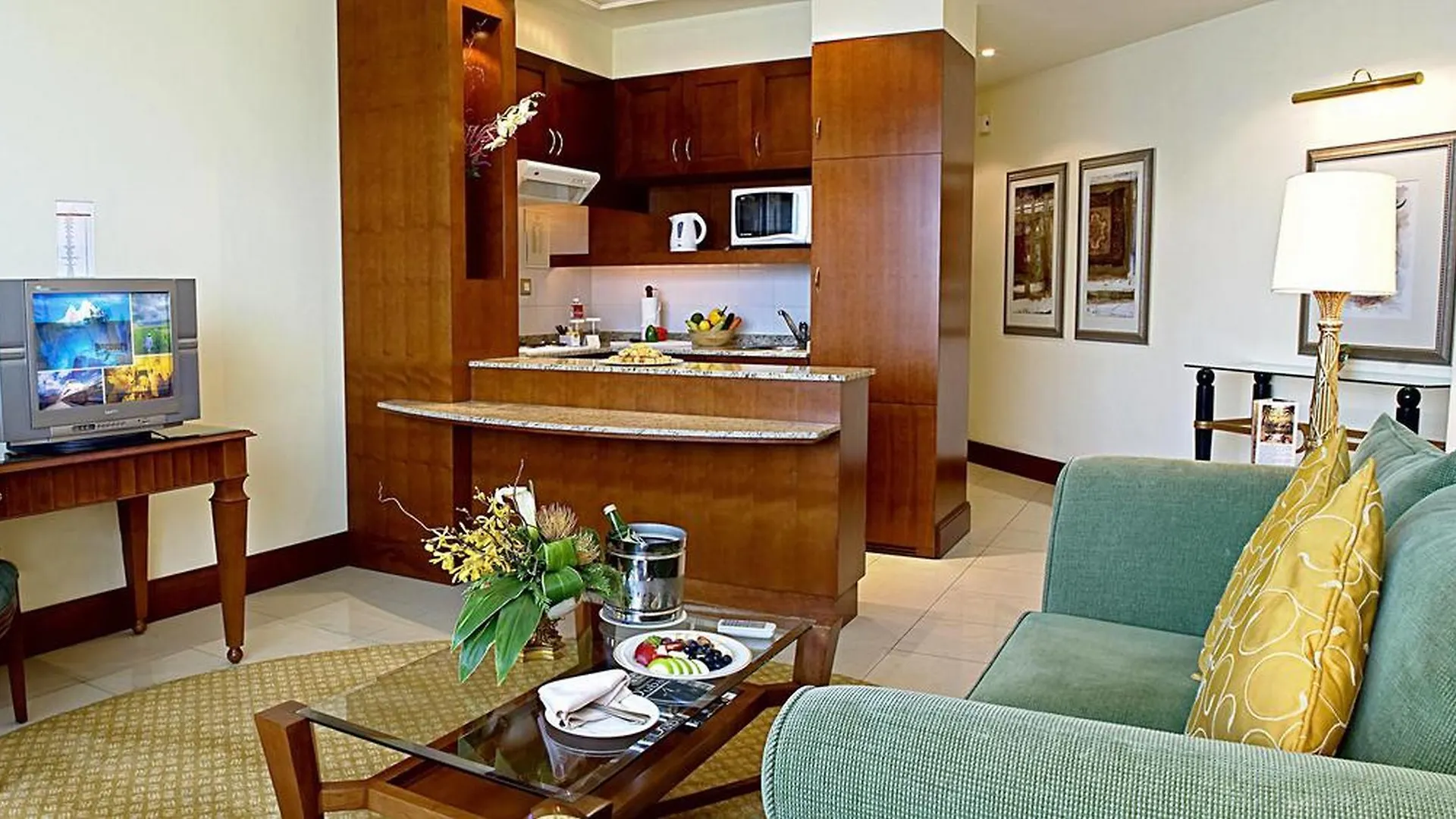 City Seasons Suites Dubai