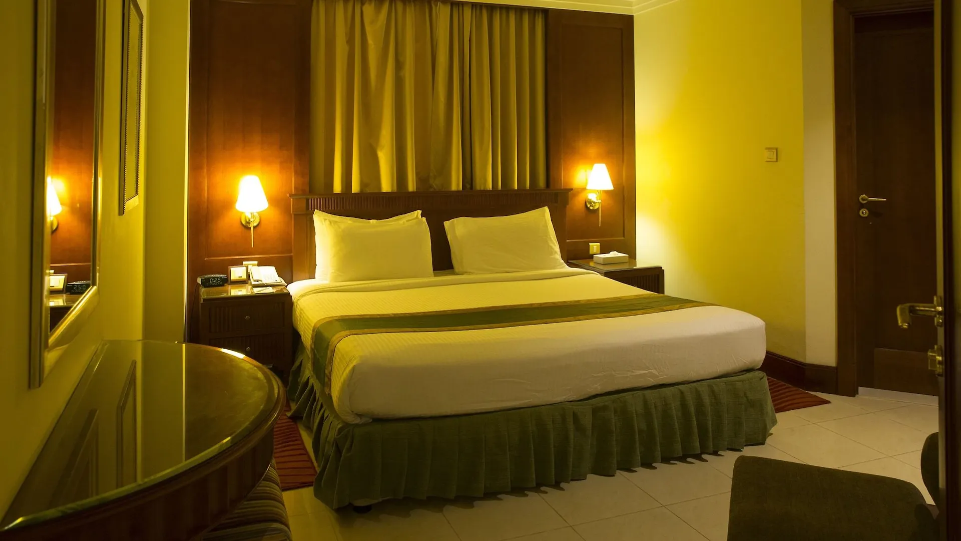 City Seasons Suites Dubai Lejlighedshotel